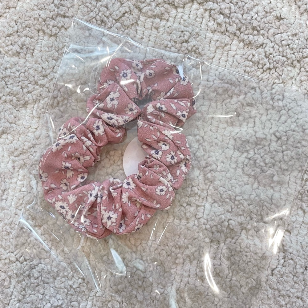 Little poppy co bow scrunchie pink mauve floral